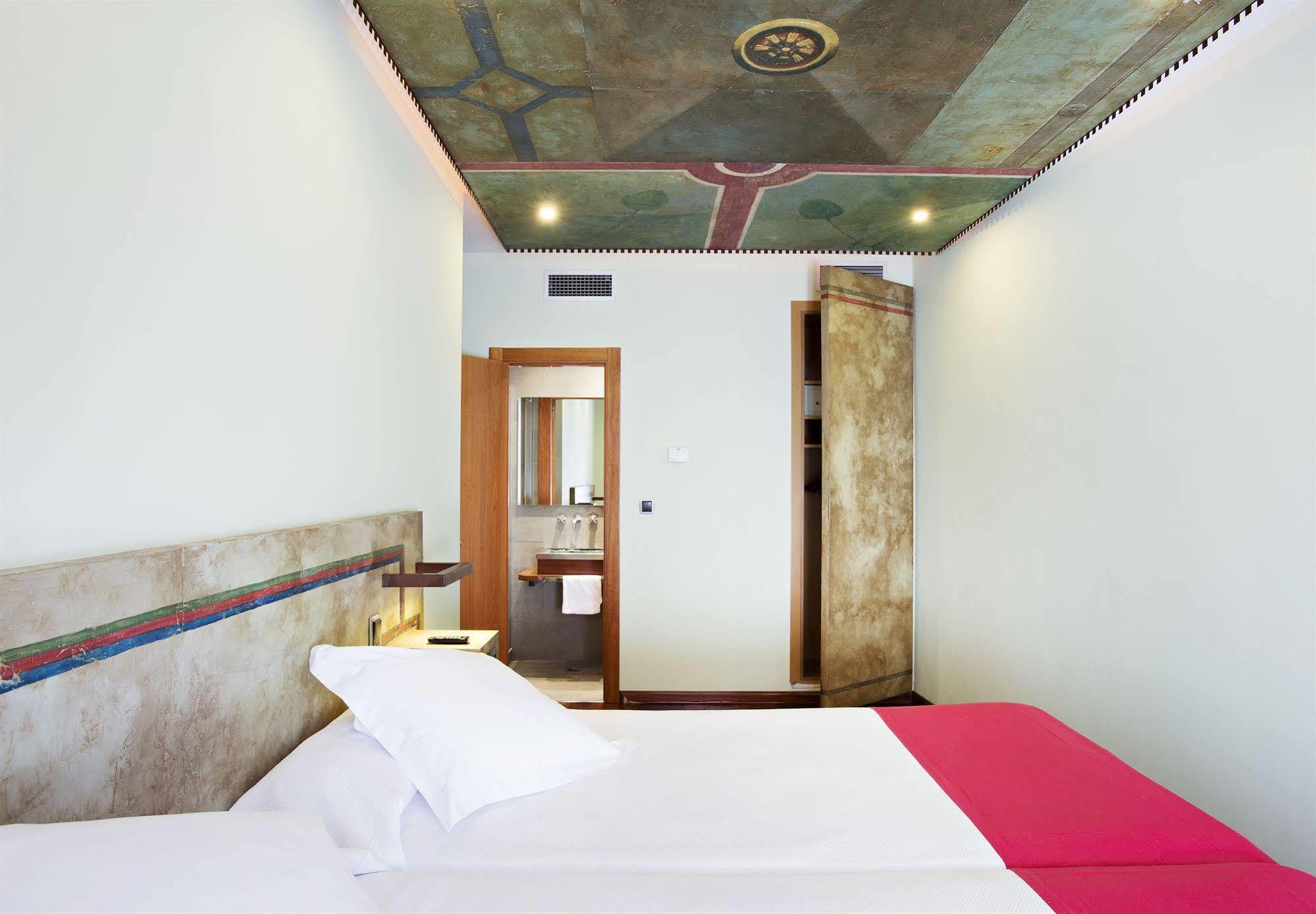 Hospedium Hotel Posada De La Luna Huesca Buitenkant foto